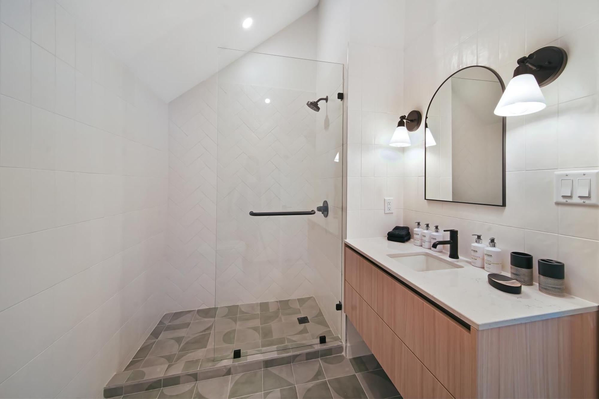 Cobalt Coast Resort West Bay Экстерьер фото