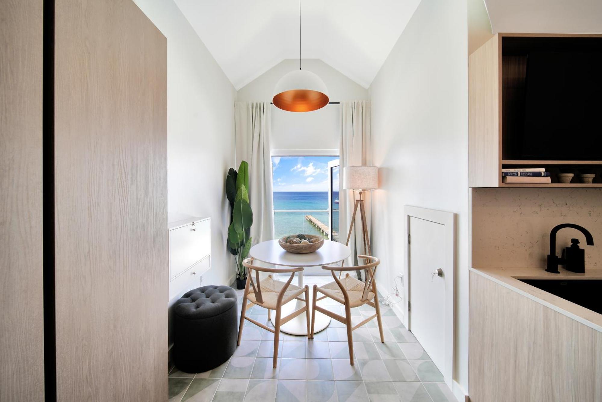 Cobalt Coast Resort West Bay Экстерьер фото