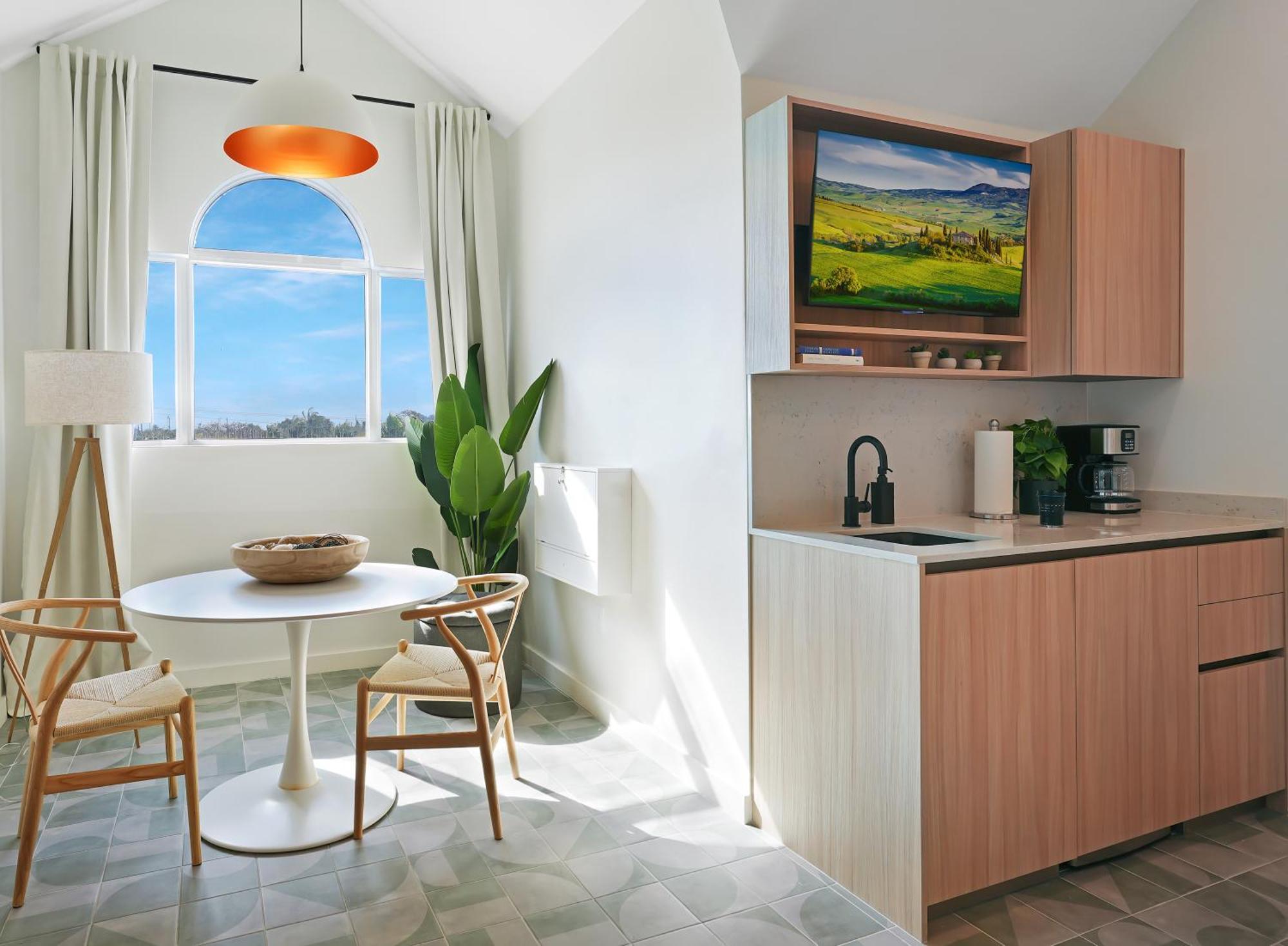 Cobalt Coast Resort West Bay Экстерьер фото
