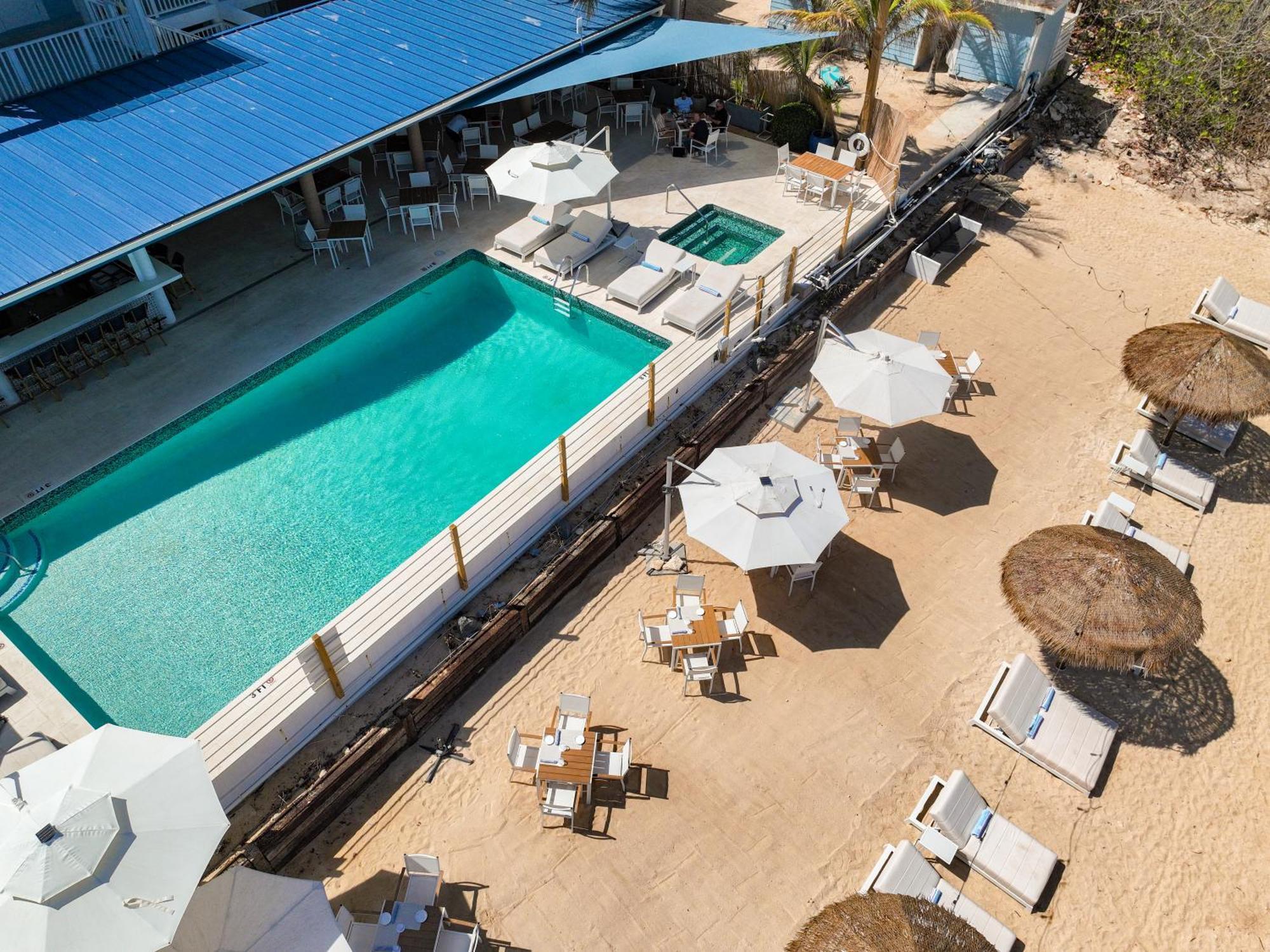 Cobalt Coast Resort West Bay Экстерьер фото