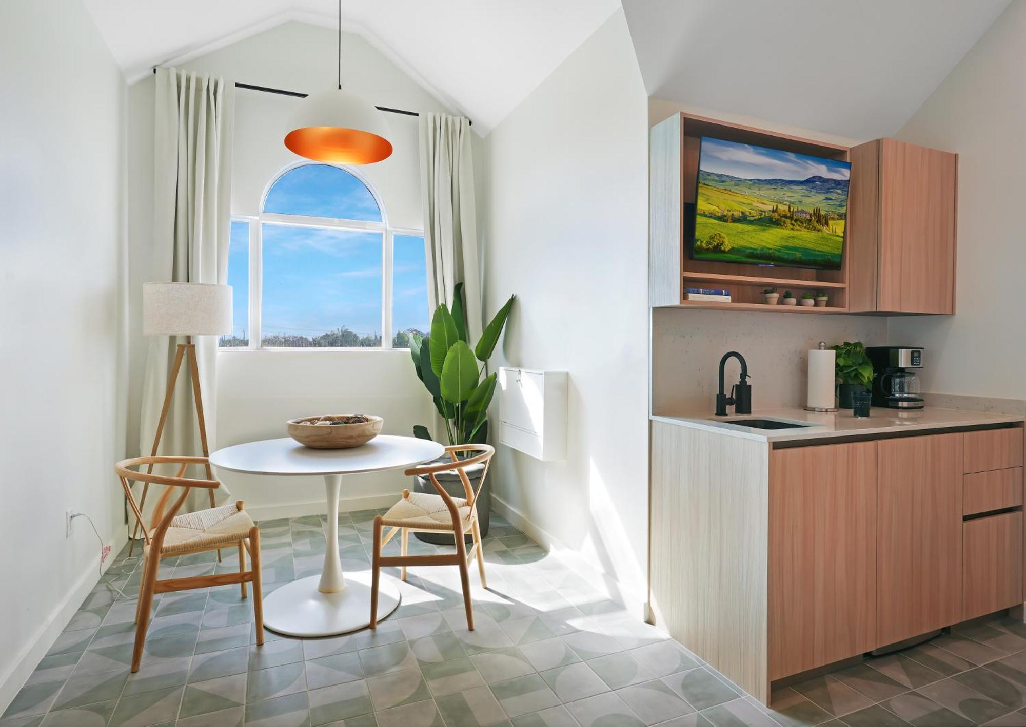 Cobalt Coast Resort West Bay Экстерьер фото